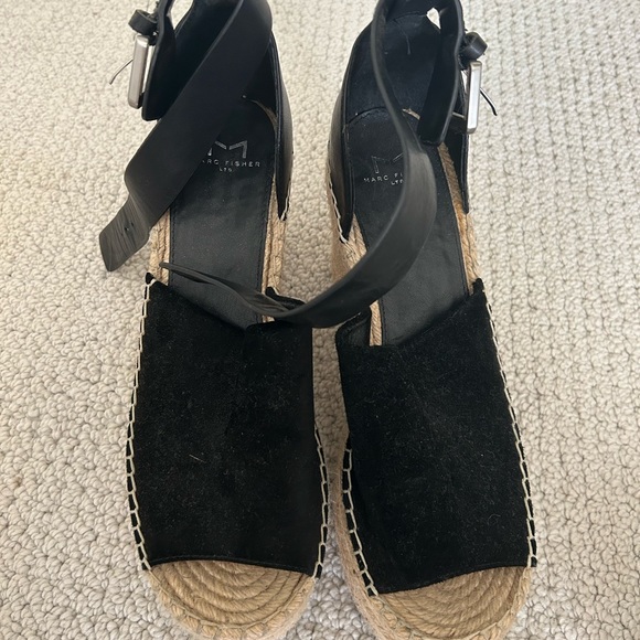 Marc Fisher Wedges - Picture 2 of 4